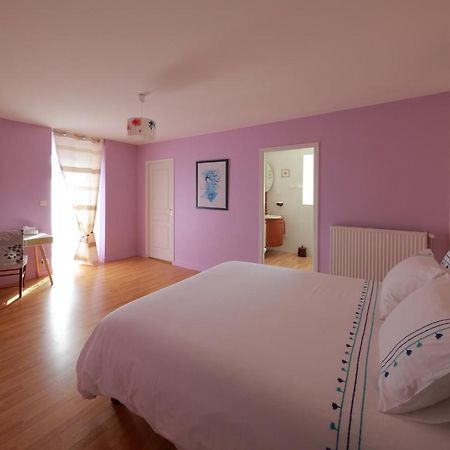 Gite La Loge Des Fees Latille Exterior photo