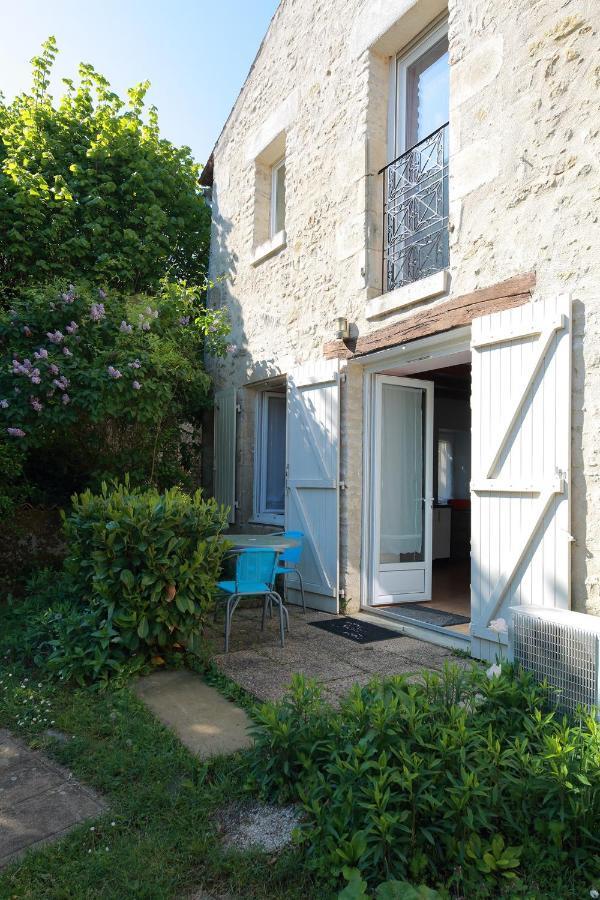 Gite La Loge Des Fees Latille Exterior photo