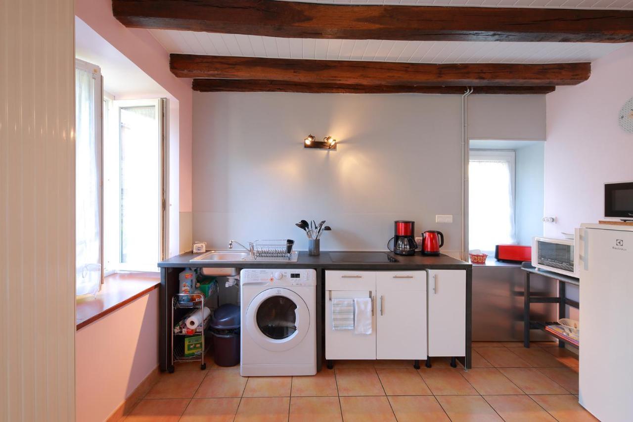 Gite La Loge Des Fees Latille Exterior photo