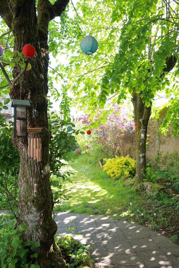 Gite La Loge Des Fees Latille Exterior photo